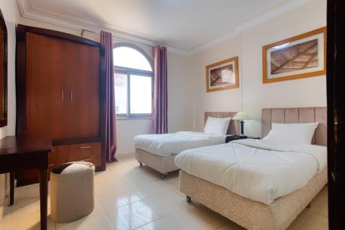 Katil atau katil-katil dalam bilik di Spacious & Stunning 3 bedroom apartment !