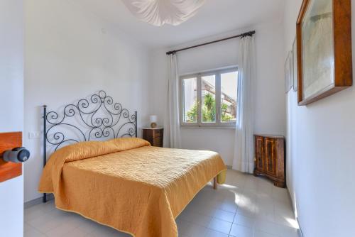 A bed or beds in a room at Villa Montecristo