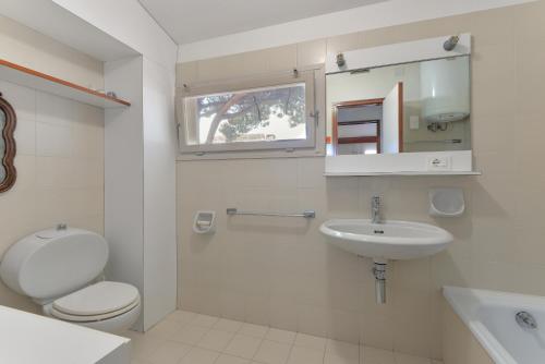 A bathroom at Villa Montecristo