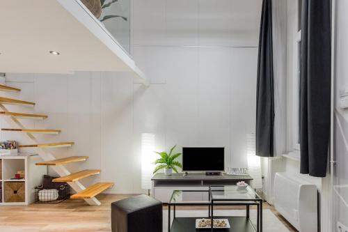 Foto Redesigned Studio Loft in Historic Building 5