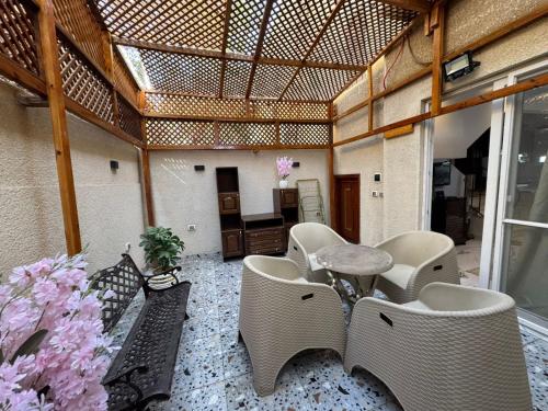 203 · Charming 2BR Townhouse