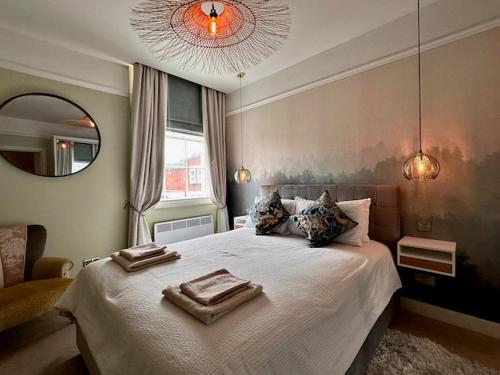 a bedroom with a bed with two towels on it at Modern and Bright 1BD Apartment in Lewes, Sussex in Lewes
