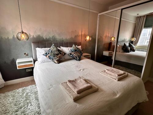 a bedroom with a large bed with towels on it at Modern and Bright 1BD Apartment in Lewes, Sussex in Lewes