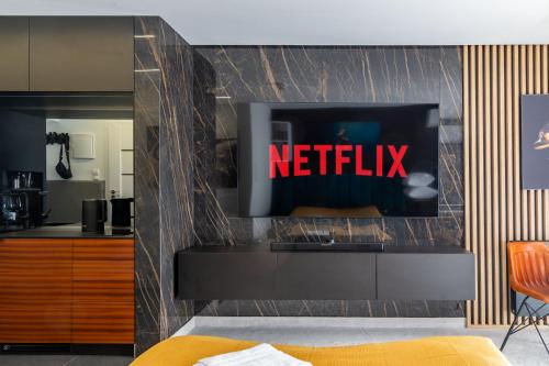 Hamba COSMOS- self check-in, parking, 24h , VAT