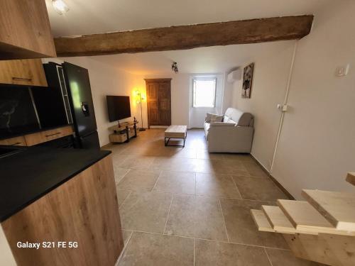 TV a/nebo společenská místnost v ubytování Maison avec spa aux portes d'Ajaccio