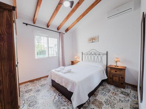 A bed or beds in a room at Cortijo Vélez