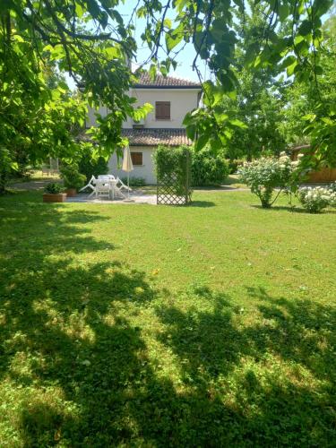 Zahrada ubytování Holiday Home Giaron
