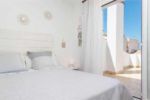 Posteľ alebo postele v izbe v ubytovaní Sunset Village