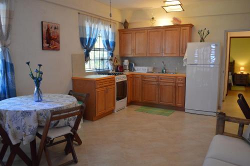 Sea-view Apartment – Photos 3
