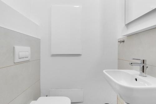 Airy Apartments with Balcony & Garage by NDP rent photo 115