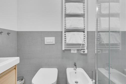 Airy Apartments with Balcony & Garage by NDP rent photo 110