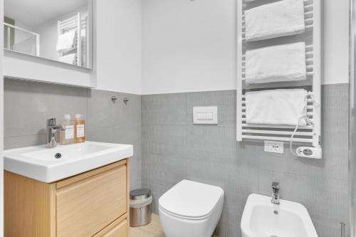Airy Apartments with Balcony & Garage by NDP rent photo 112