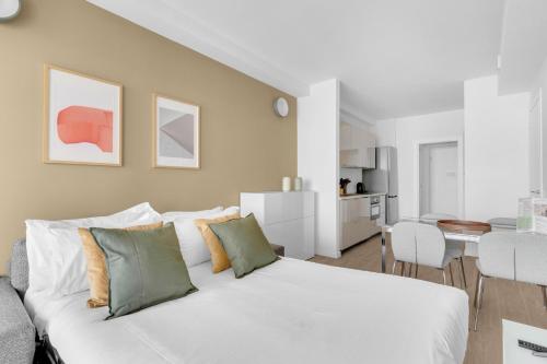 Airy Apartments with Balcony & Garage by NDP rent photo 103