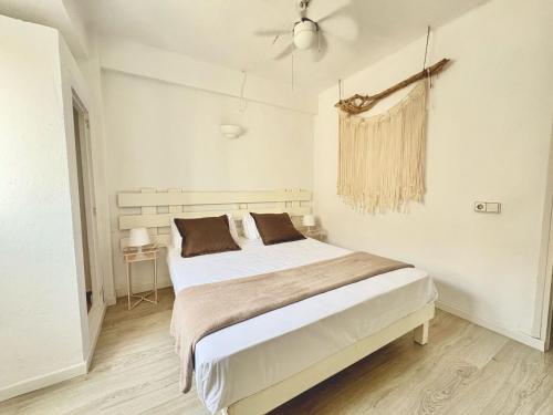 Postel nebo postele na pokoji v ubytování Apartamentos Formentera Copacabana 18
