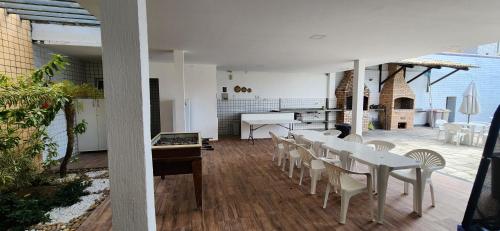 Dapur atau dapur kecil di Melhor apto 3 suítes vista praia à beira mar, piscinas e estruturas