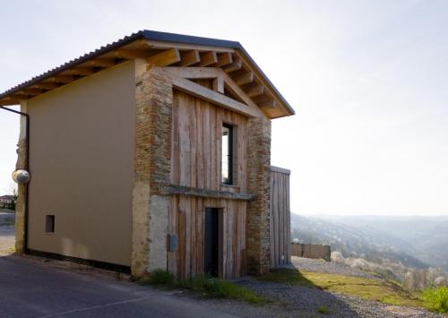 a small building on the side of a hill at Il portiot di Langa - Ijan Ospitalità di Borgata in Igliano