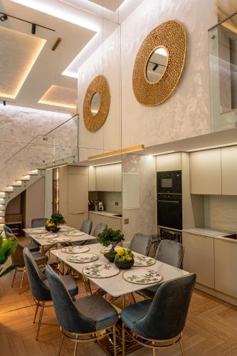 Dapur atau dapur kecil di LUXURY LOFT with LOVE SEASIDE self check-in