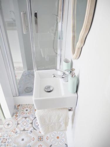 Ένα μπάνιο στο Apartamento con terraza privada