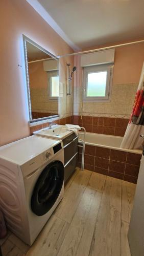 Koupelna v ubytování Francheville - balcon - parking - wifi