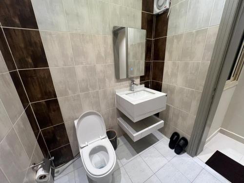 Bilik mandi di سويت بغرفة نوم أنيقة وواسعة ودخول ذاتي