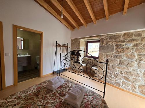 Ένα ή περισσότερα κρεβάτια σε δωμάτιο στο Casa da Tia Outra