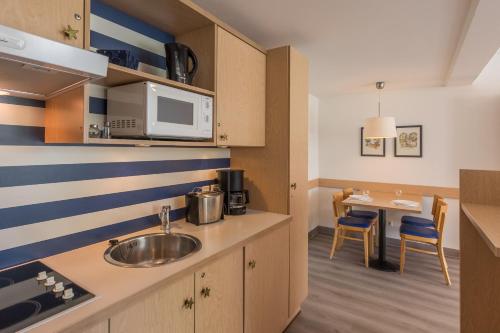Kuchyň nebo kuchyňský kout v ubytování Ferienwohnung Seebär an der Seebrücke Zingst - ruhig gelegen mit Terrasse