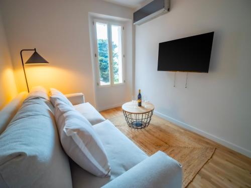 #202-Heart of Vieil Antibes - Place Nationale-High-End Newly Renovated & Furnished Appartment photo 11