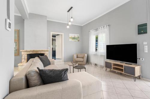 TV a/nebo společenská místnost v ubytování Martas Dream - Near Beach Apartments