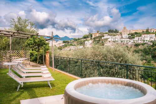a hot tub in the yard of a house at Villa San Lorenzo in Scala