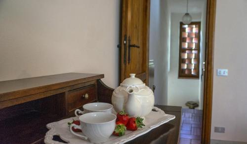 Příslušenství pro přípravu čaje a kávy v ubytování CASA ELIA Tuscany- Lucca with private pool at exclusive use!