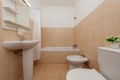 Koupelna v ubytování B77 - Im on Avenida Apartment in Lagos