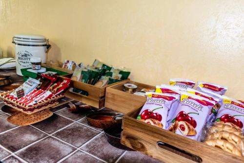 a counter with two boxes of food and bread at La Culla B&B in SantʼEufemia Lamezia