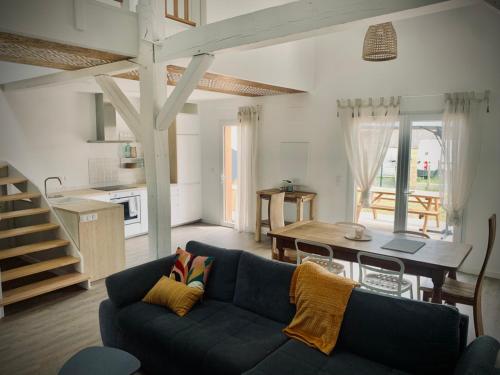 Photo de la galerie de l'établissement bel appartement tout confort, à Bias