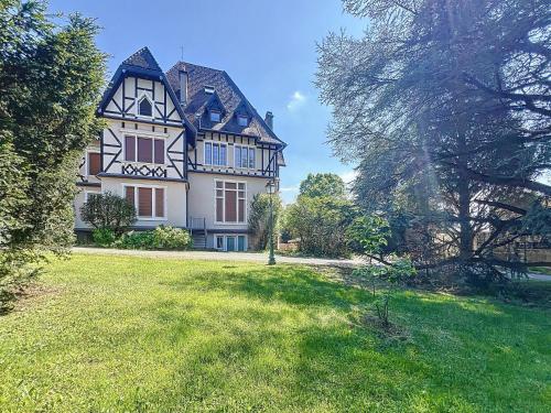 Sahler Duplex 20th-Century Château