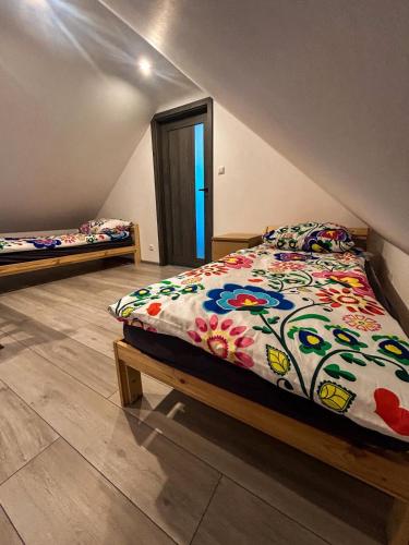 a bedroom with two beds in a attic at Wrzosowisko Sominy in Sominy