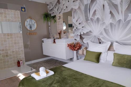 Posezení v ubytování "Chez Lyly et Juju" Piscine&Sauna Calme 3chambres