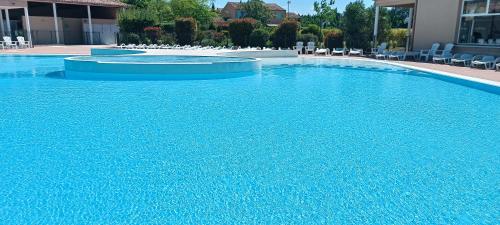 Villa Résidence Les Demeures du Ventoux - Vacancéole AUBIGNAN
