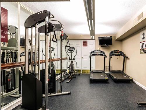 a gym with several treadmills and elliptical machines at Baymont by Wyndham Williamsburg I-64 in Williamsburg