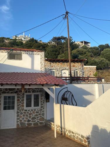 Το κτήριο όπου στεγάζεται  το ξενοδοχείο διαμερισμάτων