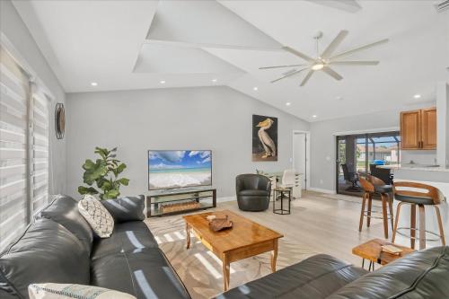 TV a/nebo společenská místnost v ubytování 561 Via Esplanade