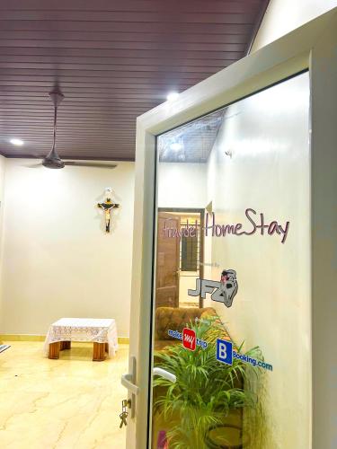a store window with a home stay sign on it at Fraydel Homestay in Honāvar