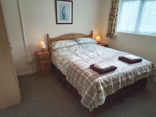 Postel nebo postele na pokoji v ubytování Holly Cottage Newcastle Emlyn