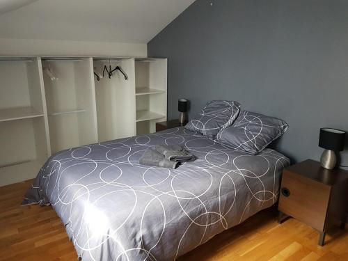 Duplex cosy - 3 chambres avec garage, balcon et clim