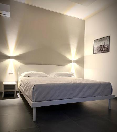 Una cama o camas en una habitación de MP Rooms