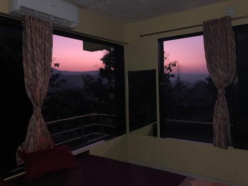 Gallery image of Aranya Private Villa in Jāmb