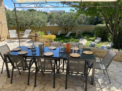 Escapade entre amis en Provence, 4 ch clim, terrasse & jardin, proche Avignon