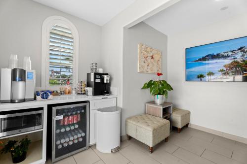 a kitchen with a refrigerator and a chair in it at Ocean Park Inn in Los Angeles