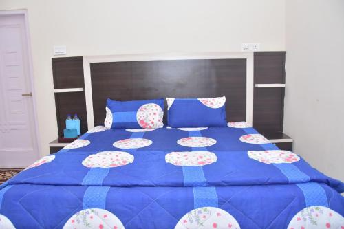 a large blue bed with blue sheets and pillows at Parmeshwari HOMESTAY in Jāmb