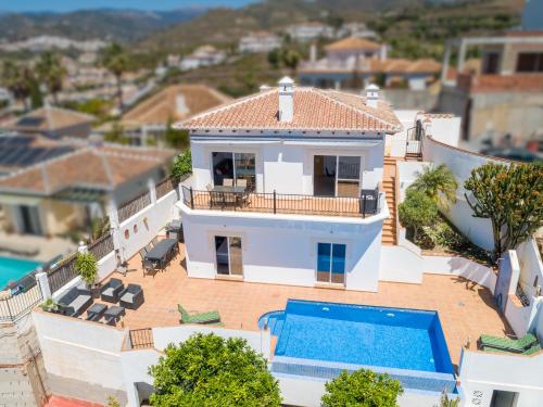 Hồ bơi trong/gần Villa Sea Breeze by Solset