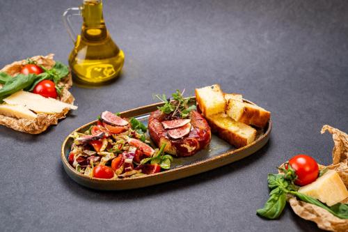 Jídlo v hotelu nebo okolí